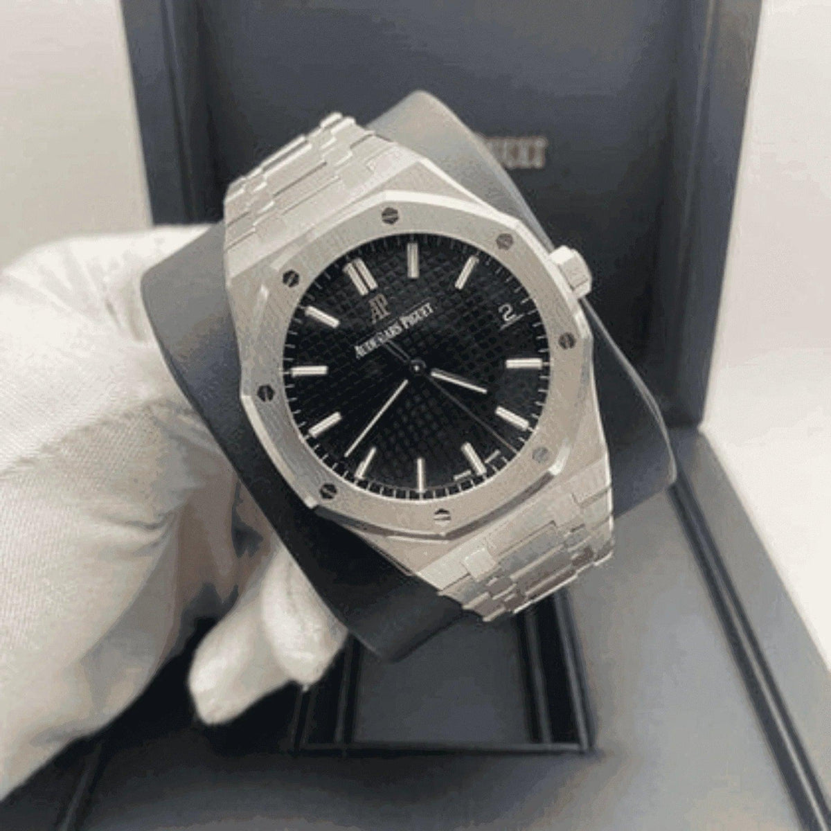 Audemars Piguet Royal Oak 41mm men's watch with black dial and silver bracelet in box