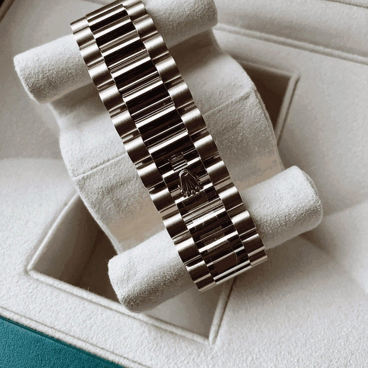 Men's chocolate rose gold watch with day-date, 40mm, in a beige display box